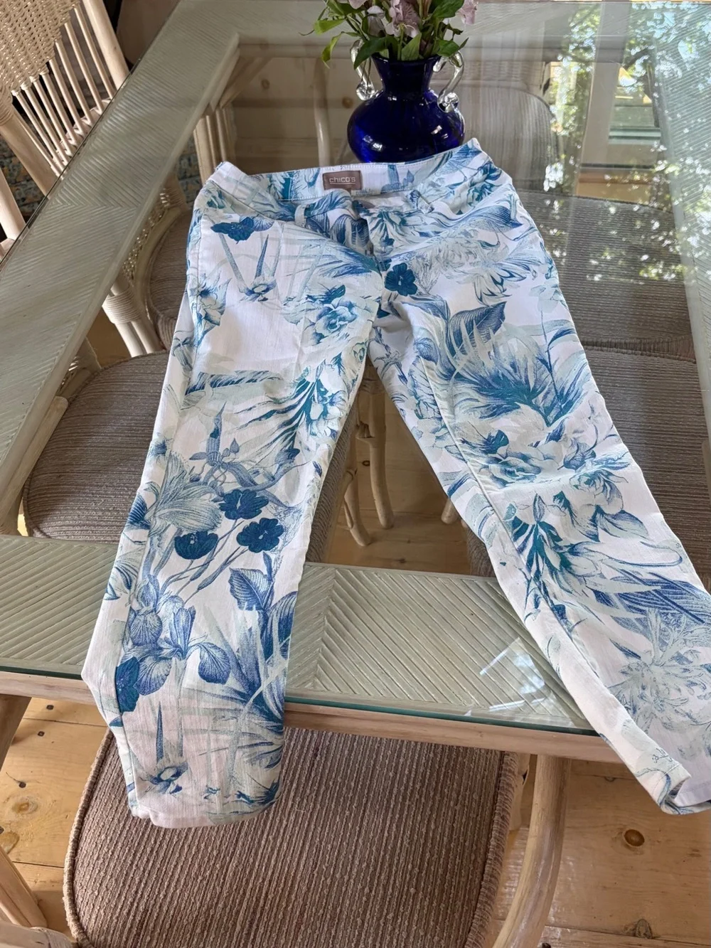 Chico's Teal and White Floral Cropped Pants